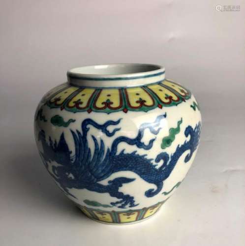 A DOUCAI AND BLUE AND WHITE DRAGON JAR.MARK OF