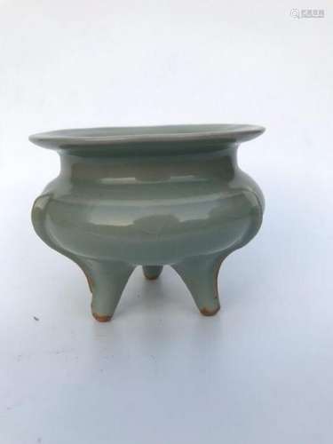 A LONGQUAN-CELADON TRIPOD CENSER.ANTIQUE