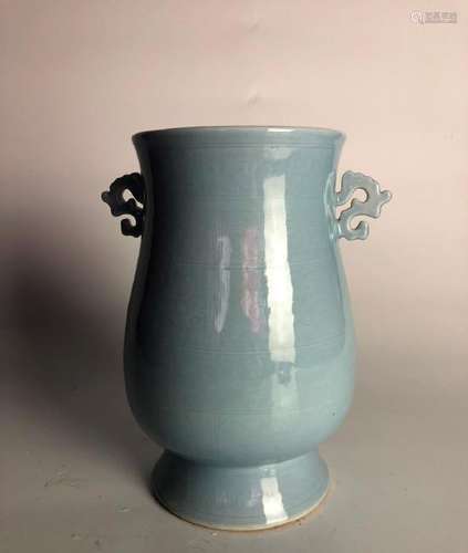 A CELADON-GLAZED VASE.MARK OF KANGXI