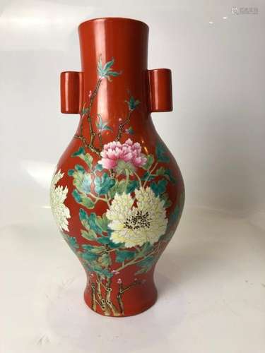 A CORAL-GROUND FAMILLE-ROSE VASE.MARK OF YONG ZHENG