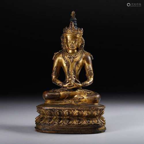 A GILT-BRONZE FIGURE OF AMITAYUS.QING DYNASTY