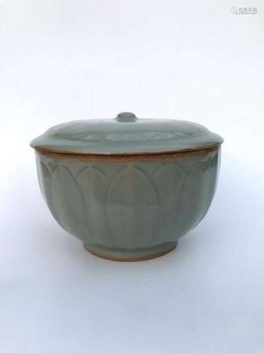 A LONGQUAN-CELADON BOWL AND COVER.ANTIQUE