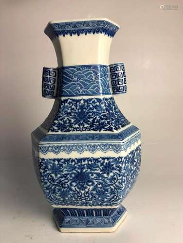 A LARGE BLUE AND WHITE VASE.MARK OF QIANLONG