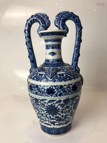 A BLUE AND WHITE VASE.MARK OF YONGZHENG