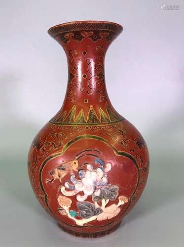 A GILT-DECORATED LACQUER VASE.MARK OF QIANLONG