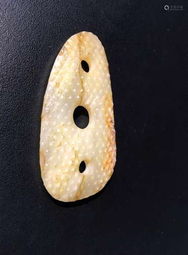 A CARVED JADE PENDANT.ANTIQUE