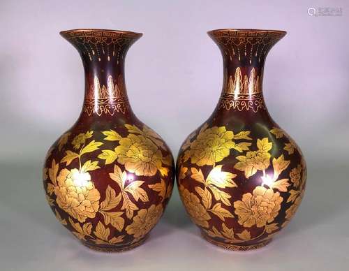 A PAIR  OF GILT-DECORATED LACQUER VASES.MARK OF