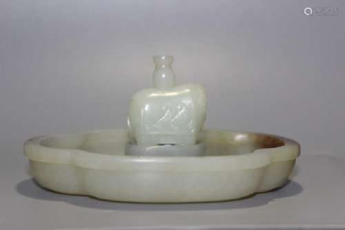 A WHITE JADE CARVING OF INCENSE STAND.QING DYNASTY
