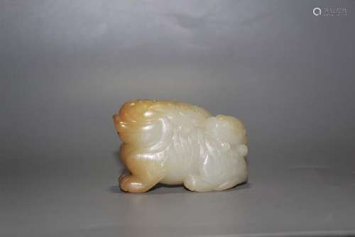 A CARVED WHITE JADE LION GROUP.ANTIQUE