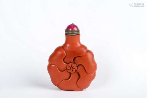 AN IRON RED PORCELAIN SNUFF BOTTLE