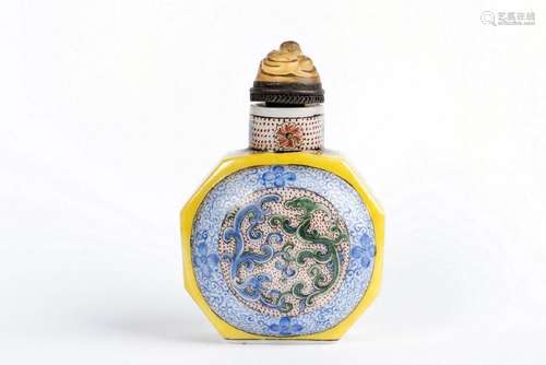 AN OCTAGONAL FAMILLE ROSE PORCELAIN SNUFF BOTTLE