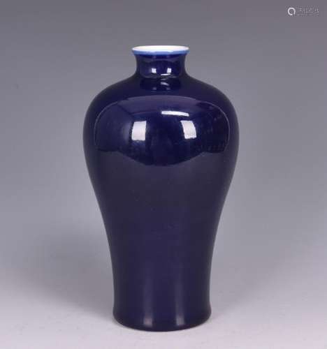 A BLUE-GLAZED VASE,Â MEIPINGÂ