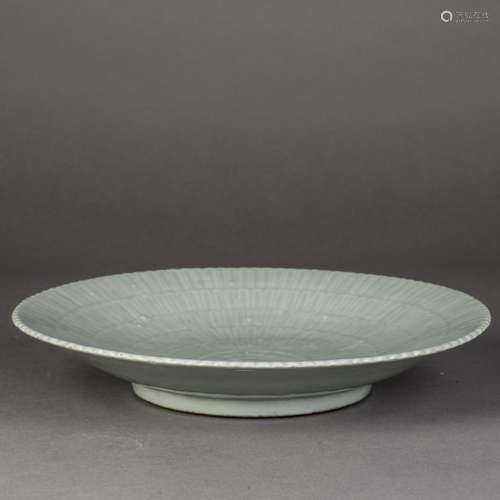 A CELADON GLAZED CHRYSANTHEMUM DISH