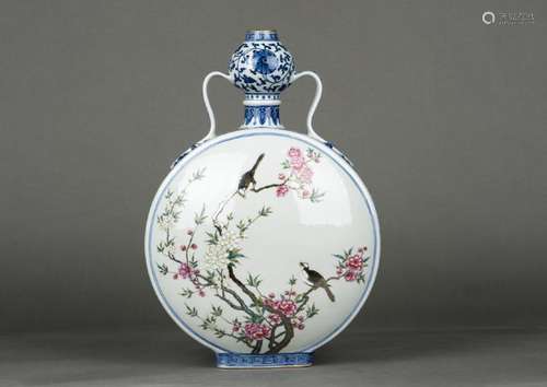 A BLUE AND WHITE AND FAMILLE ROSE MOON-FLASK VASE