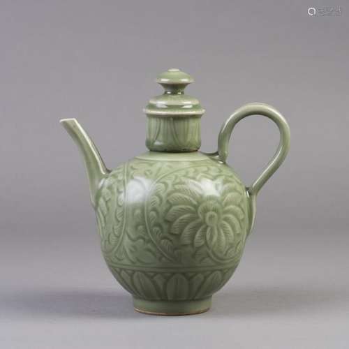 A CHINESE PORCELAIN CELADON TEA POT