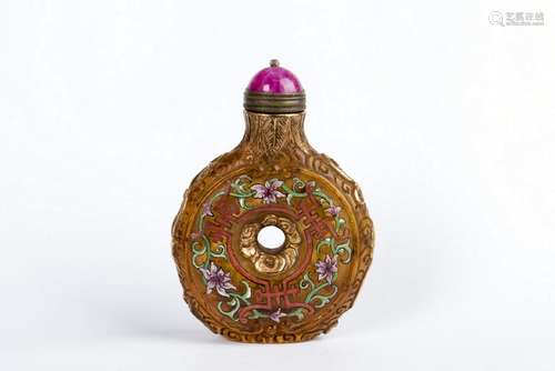 A PAINTED GLASS SNUFF BOTTLE