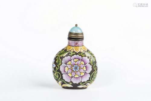 A FAMILLE ROSE 'FLOWER' SNUFF BOTTLE