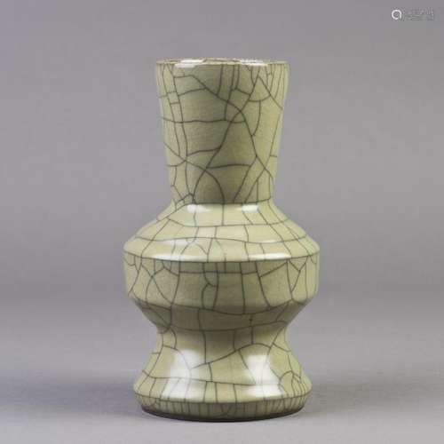 A CRACKLE-GLAZED PORCELAIN VASE