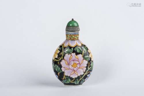 A FAMILLE ROSE 'FLOWER' SNUFF BOTTLE