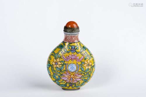 A FAMILLE ROSE 'FLOWER' SNUFF BOTTLE