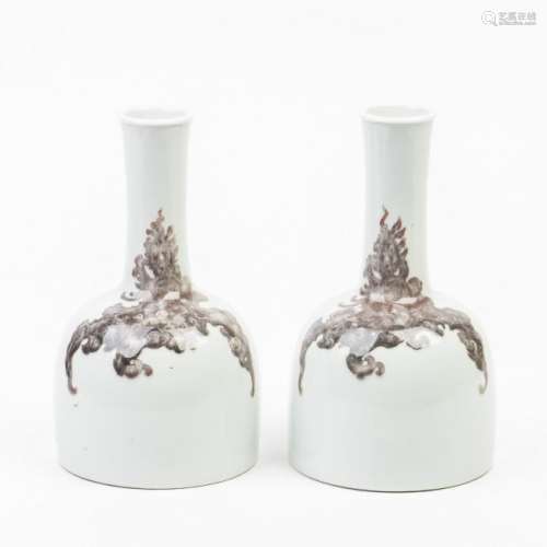 A SET OF TWO PORCELAIN VASES