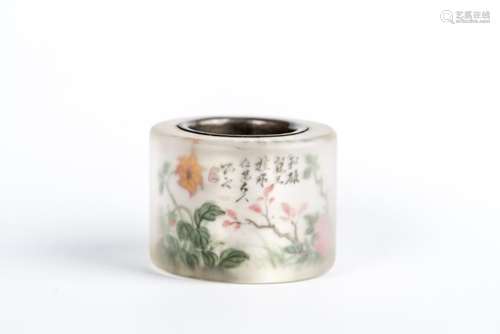 A PAINTED GLASS THUMB RING