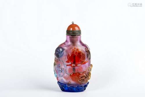 A OVERLAY BUBBLE-SUFFUSED COLORLESS GLASS SNUFF BOTTLE