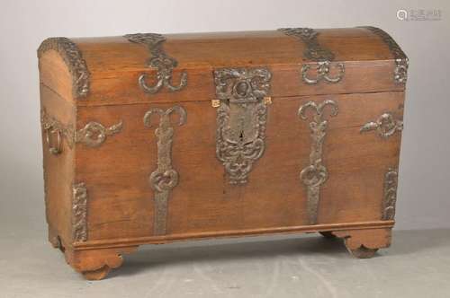 round cap chest, German, 18.th c., oak massive