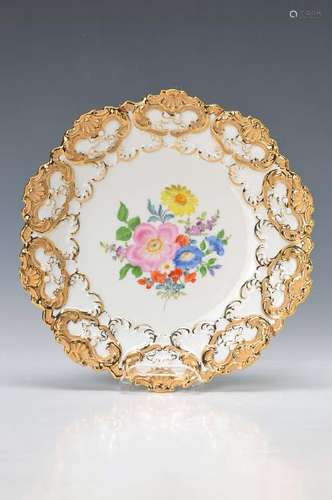 pompous plate, Meissen, 2. H. 20. th c., in the center