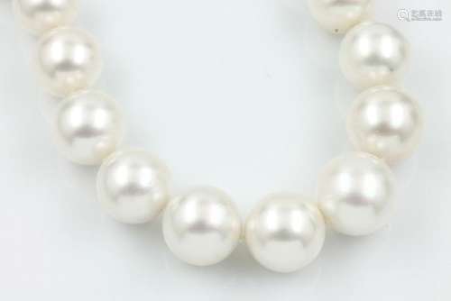 Necklace with cultured south seas pearls