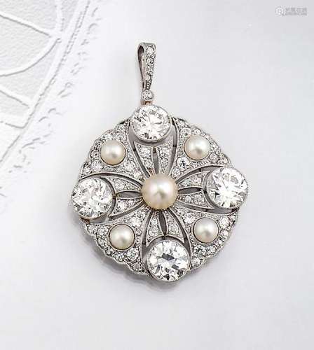 18 kt gold pendant with diamonds and pearls