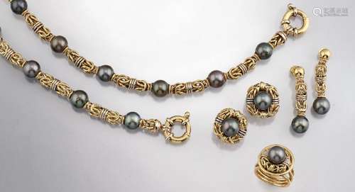 18 kt gold jewelry set with cultured tahitian pearls