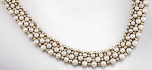 18 kt gold necklace with cultured pearls and brilliants