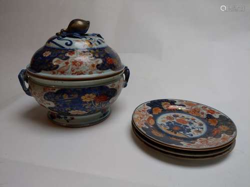 Set composed of a large soup tureen and four Imari…