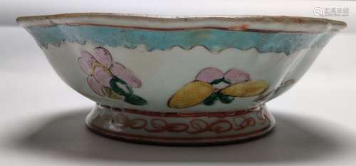 Large lotus bowl \nTurquoise and Famille Rose porce…