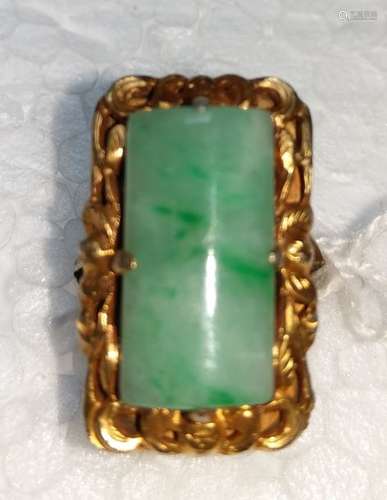 Jade ring \nGilded silver, set with a rectangular p…