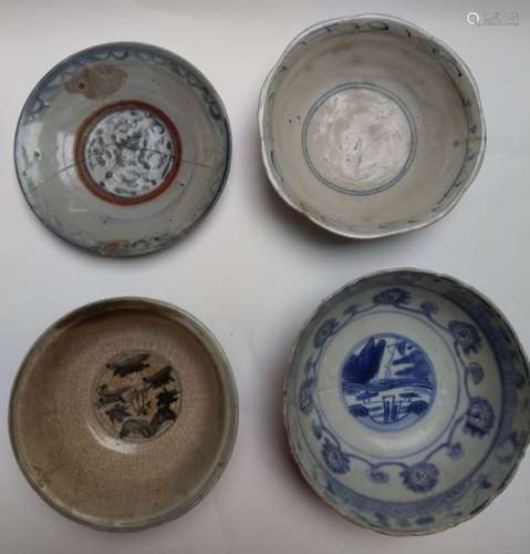 Lot of four porcelain pieces \nThree bowls and a sa…