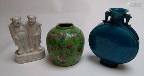 Lot of three ceramic objects \nComprised of a Famil…