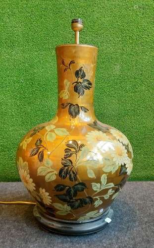 Large lamp \nCeramic with floral décor on a gold gr…