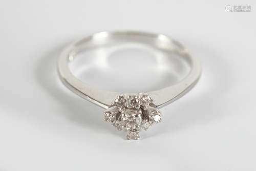 18 CT. WHITE GOLD CLUSTER RING