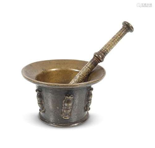 18TH CENTURY CHINESE BRONZE PESTLE & MORTAR