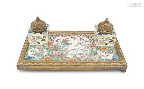 CHINESE FAMILLE VERTE PORCELAIN PEN & INK STAND