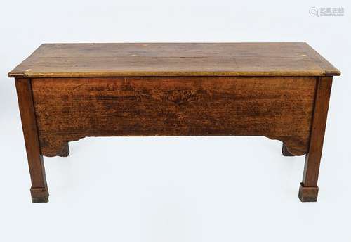 18TH-CENTURY PINE PROVINCIAL TRUNK