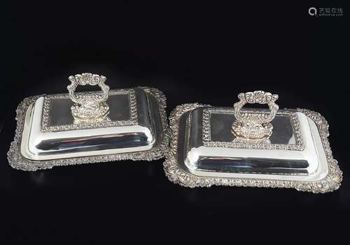 PAIR OF SHEFFIELD SILVER PLATED ENTREE DISHES