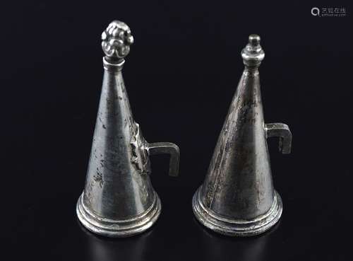 2 GEORGIAN SHEFFIELD CANDLE SNUFFERS