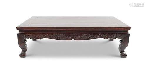 18TH-CENTURY CHINESE HUANGHUALI LOW TABLE