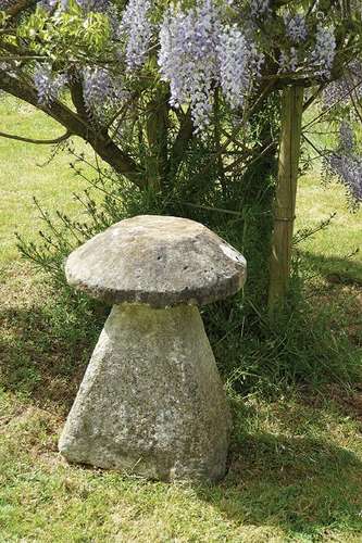 18TH-CENTURY STADDLE STONE