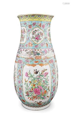 19TH-CENTURY CHINESE FAMILLE ROSE VASE