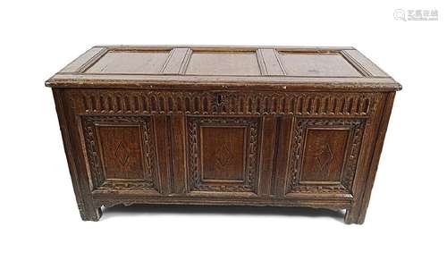 18TH-CENTURY OAK COFFER