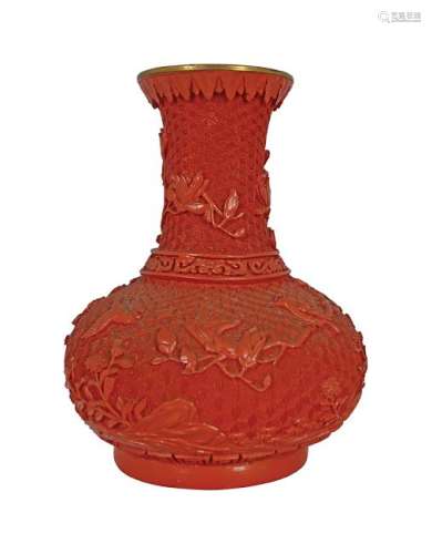 CHINESE QING PERIOD LACQUERED VASE